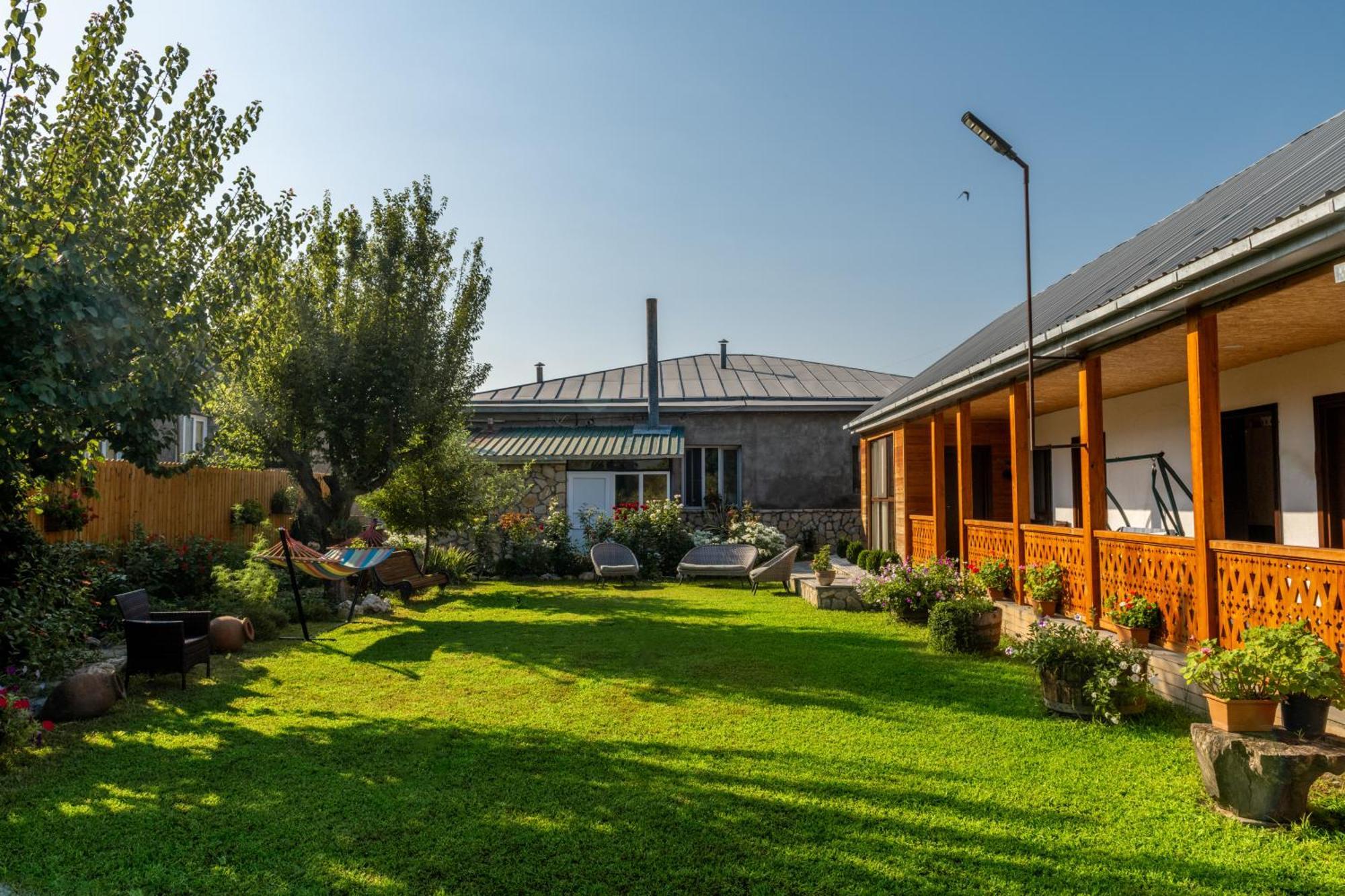 Alvani Inn K'vemo Alvani Exteriér fotografie